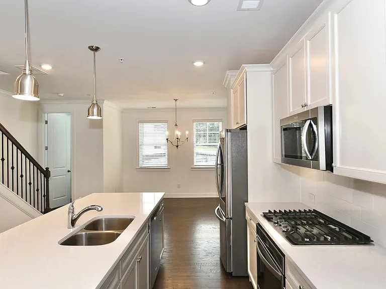 6574 Beacon Dr — Photo 13