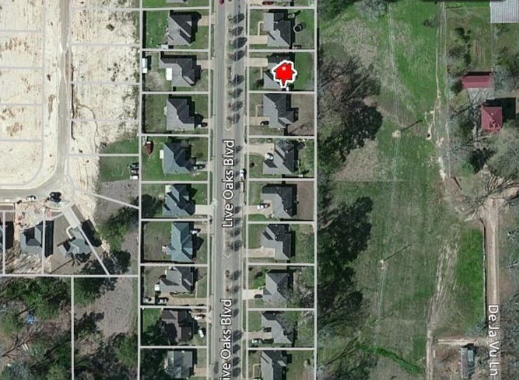 2nd image of 120 Live Oaks Blvd