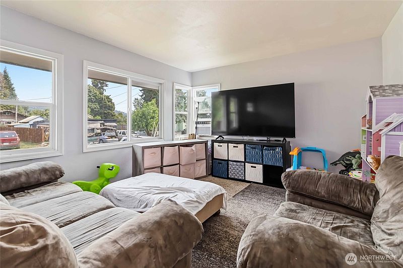 5th image of 109 Merritt Drive