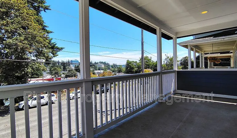 147 N Wycoff Ave — Photo 2
