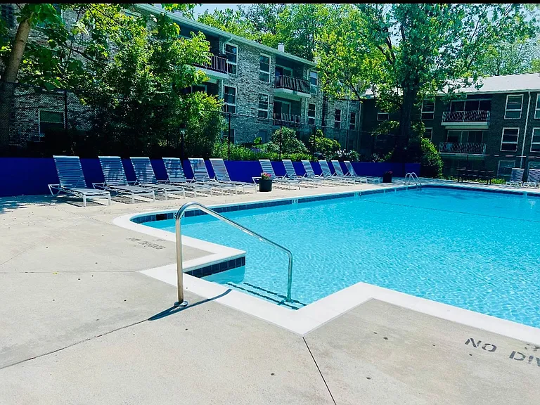 Lee Square Apartments — Photo 15