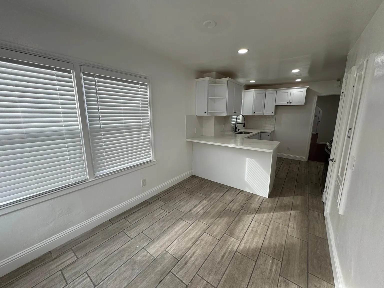 3 bed, 1100 sqft, $3,400 — Photo 3