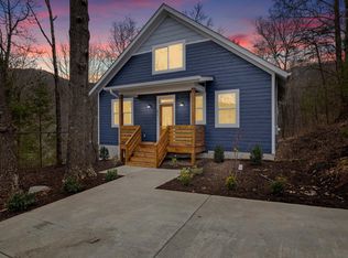 62 Three Oaks Dr, Asheville, NC 28804