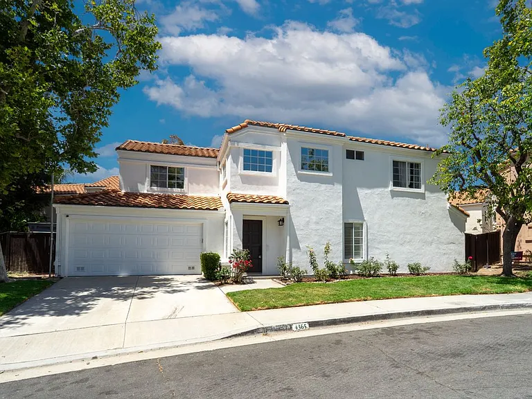 4365 Oak Glen St — Photo 2