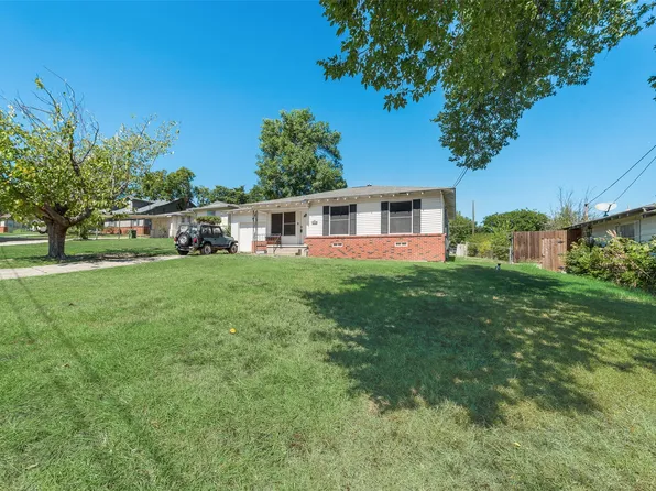 1213 E Russell Ave, Carrollton, TX 75006