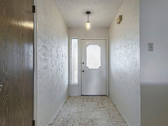 4th image of 2308 Blackhaw Ct