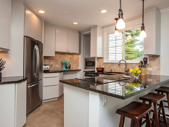 5th image of 10 Midchester Ave