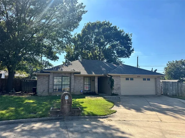 2512 Harmony Ct, Arlington, TX 76015