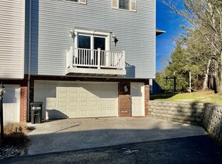 9 Willow Ln, Morgantown, WV 26505