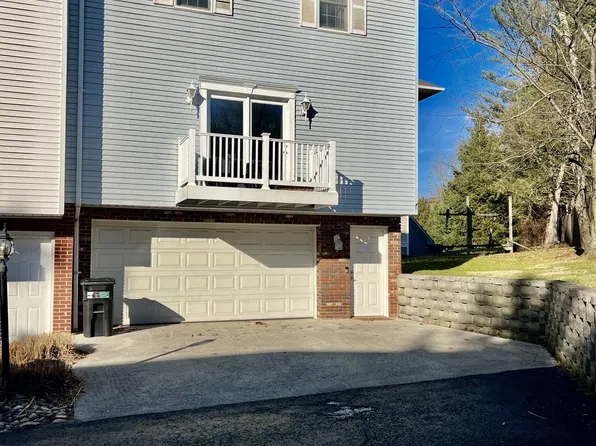 9 Willow Ln, Morgantown, WV 26505