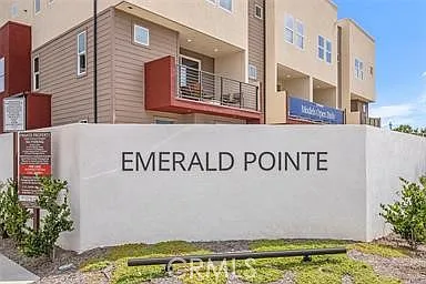 3 bed, 2.5 bath, 1799 sqft, $4,350 — Photo 1