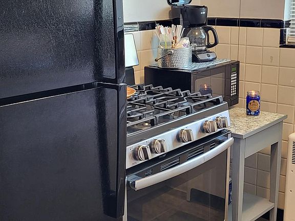 5th image of 2420 Ardmore Ave APT 3