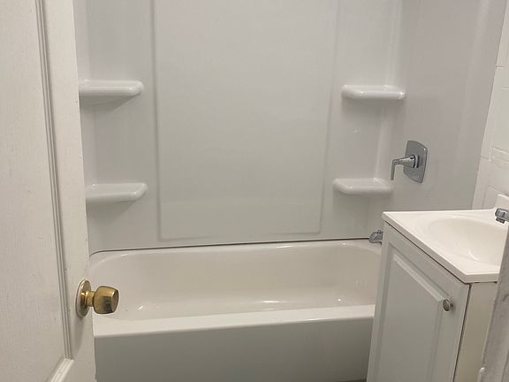 3rd image of 1714 Loyola Dr N