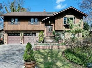 44 Dean St, Westwood, NJ 07675