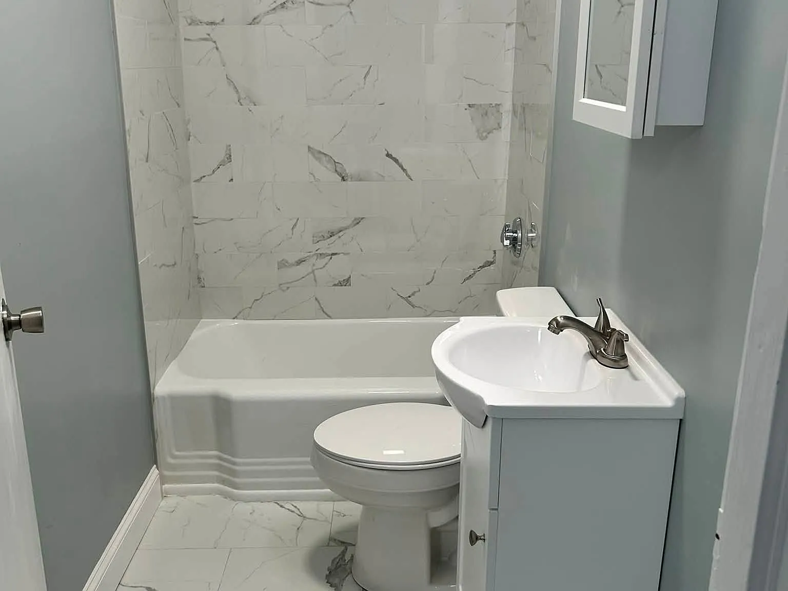 3 bed, 1000 sqft, $1,950 — Photo 2