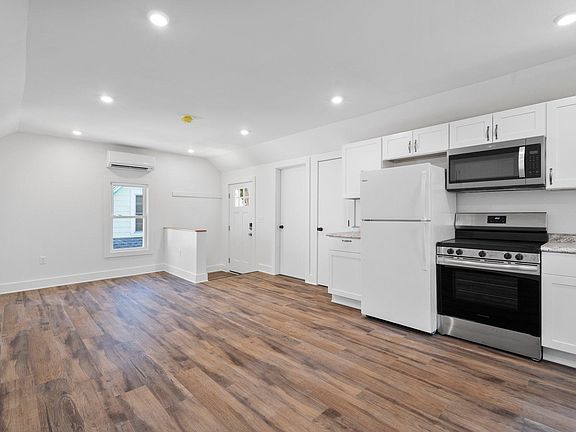 3rd image of 3595 Mechanic St