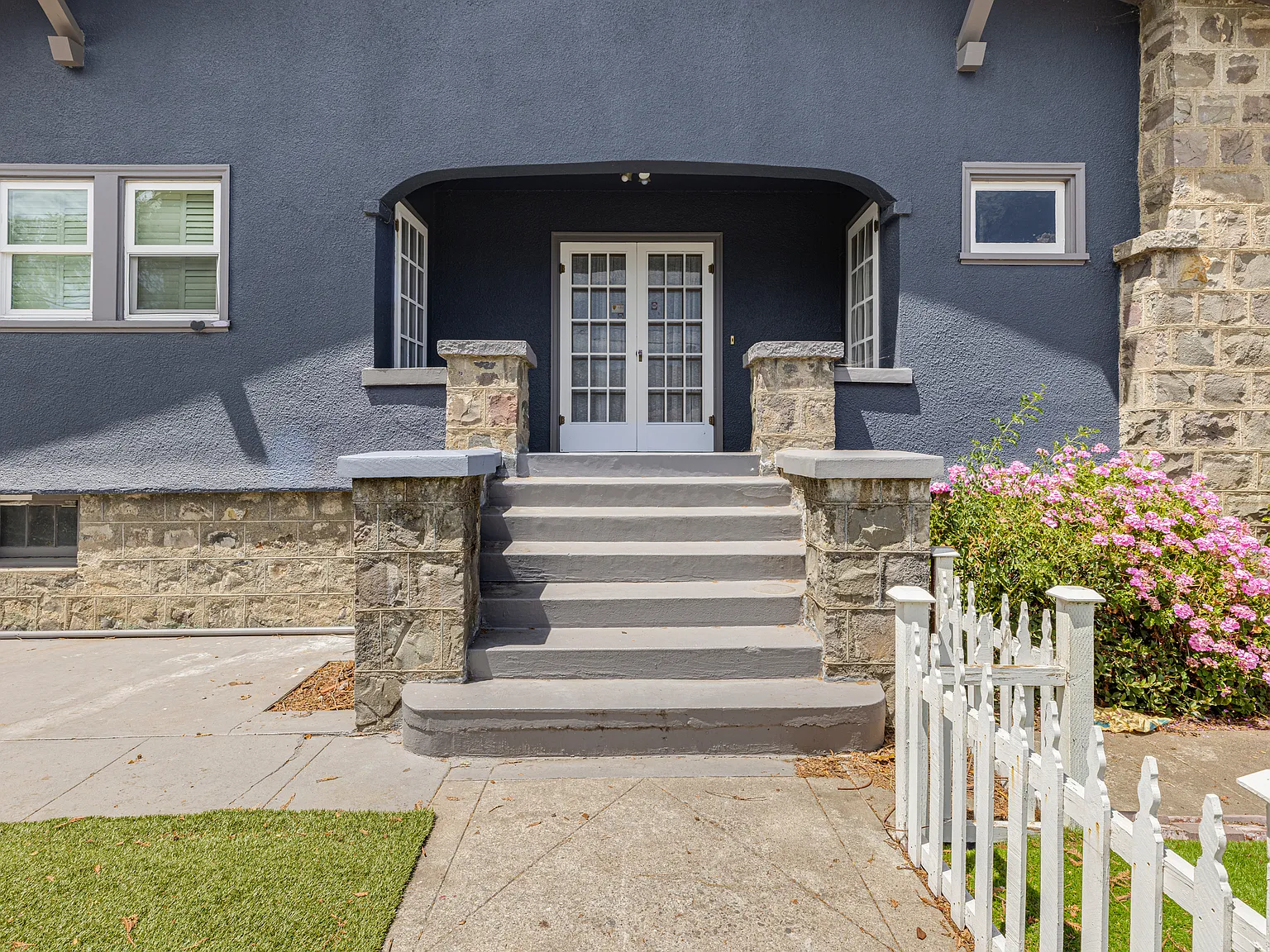 2 bed, 770 sqft, $2,850 — Photo 2