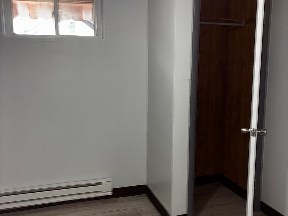 1st image of 1104 Washington St W #B