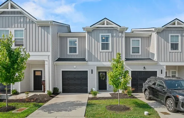 3 bed, 2.5 bath, 1404 sqft, $2,200 — Photo 1