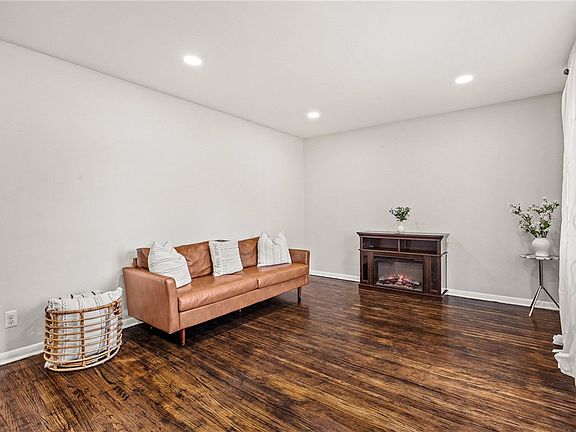 5th image of 569 Marsh Rd