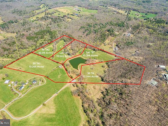 3rd image of 2 Holly Hill Farm Ln