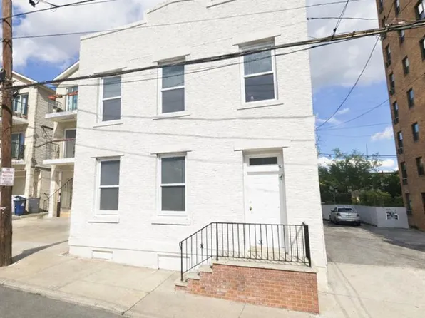 12 68th St, Guttenberg, NJ 07093