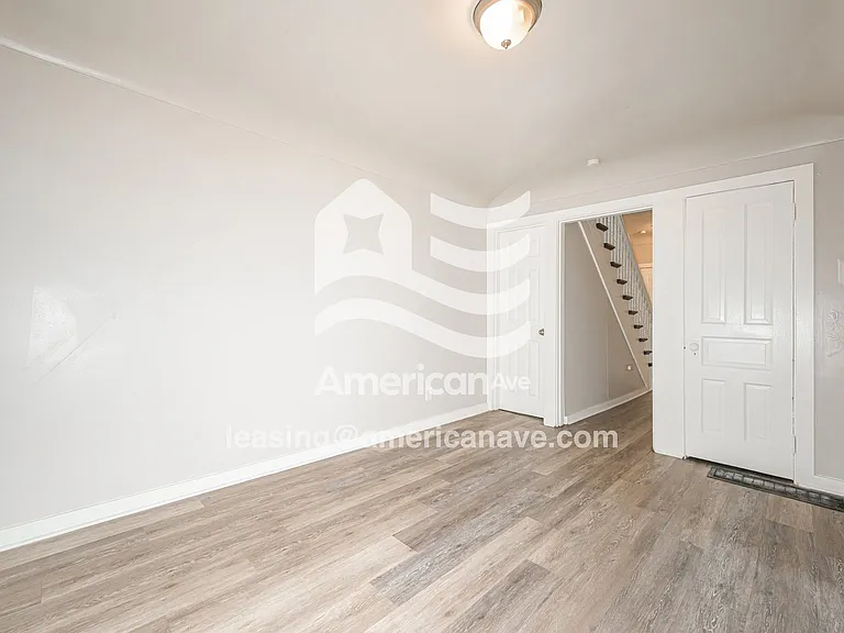 1558571_005_family_room_5.jpg
