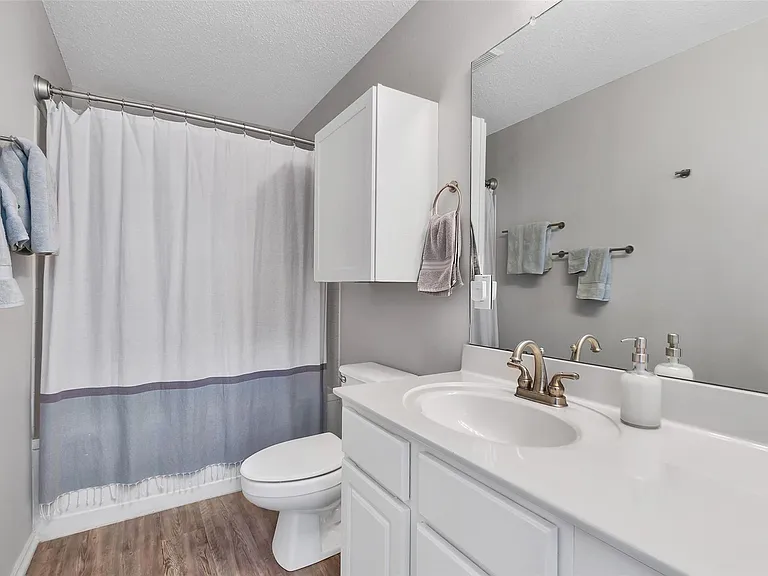 1617 Alazan Cv — Photo 9