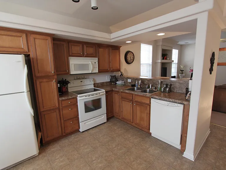 3916 Pine Ridge Way — Photo 6
