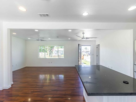 5th image of 788 Elm Ave