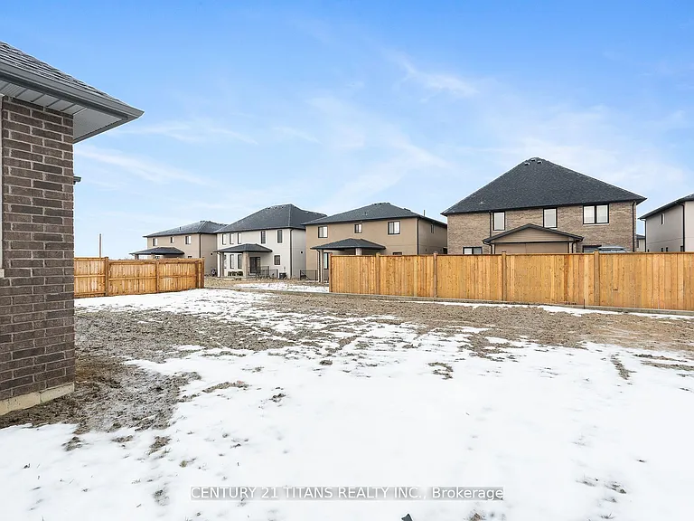 19 Tracy Dr — Photo 31