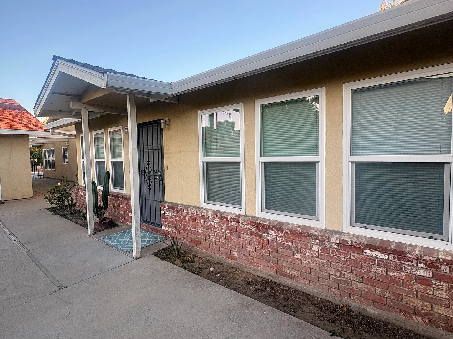 3 bed, 1140 sqft, $2,195 — Photo 2