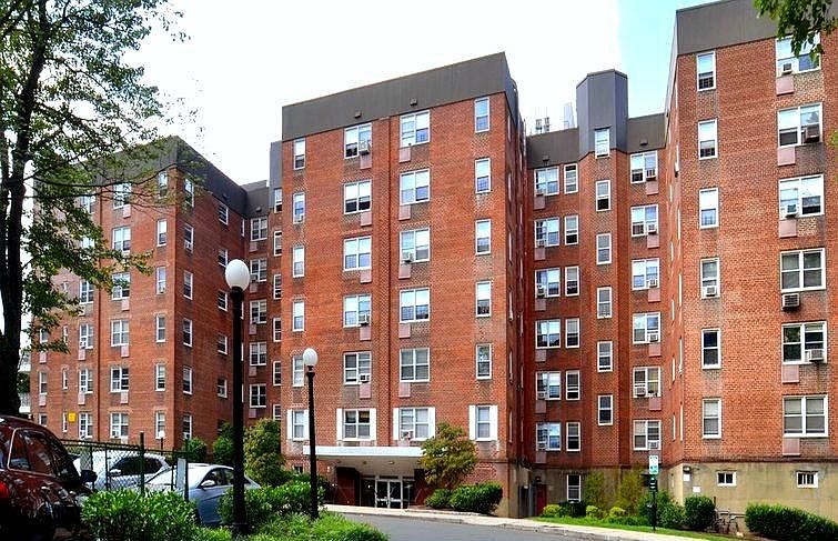 2nd image of 140 Pelham Rd APT 4J