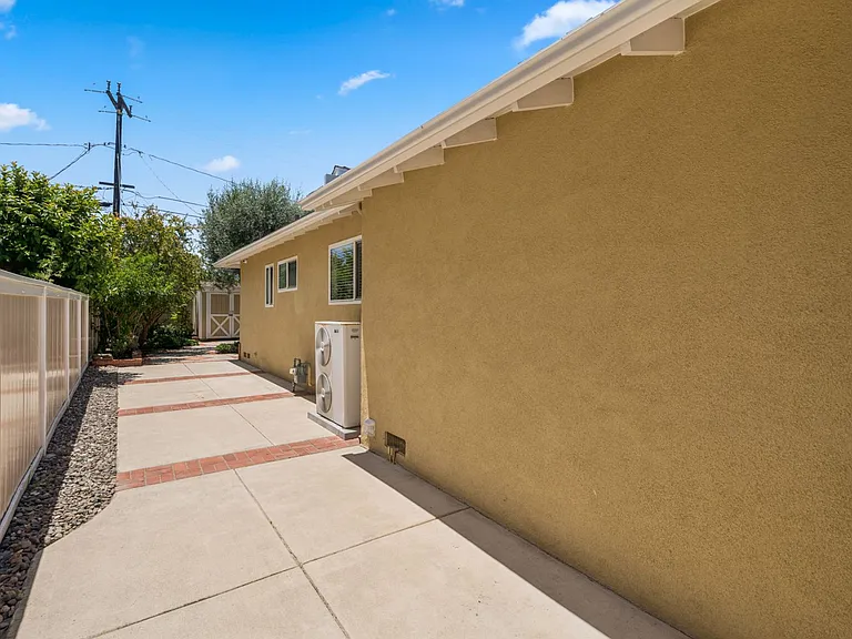 929 Junipero Dr — Photo 26