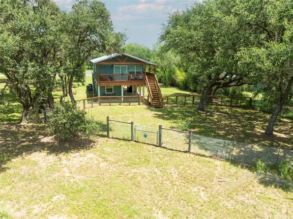 207 Hickory Dr, Sheridan, TX 77475