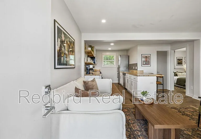 602 40th Ave N #1 — Photo 1