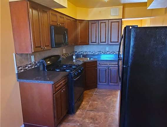 4th image of 10520 Avenue J