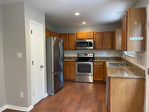 3rd image of 13515 Bolingbrook Ln