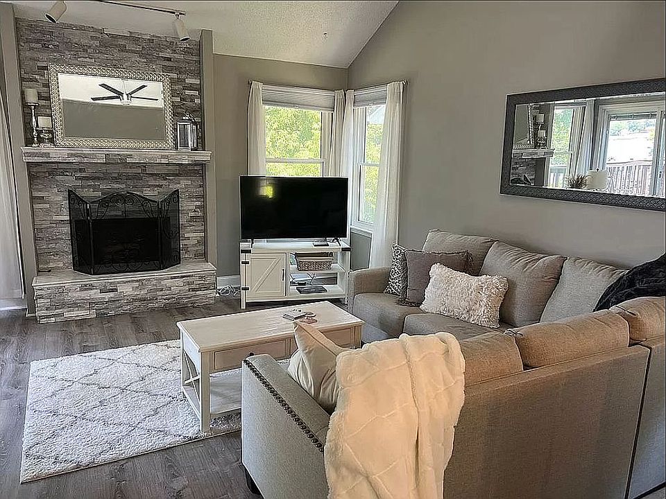 1st image of 224 NE Bayview Dr
