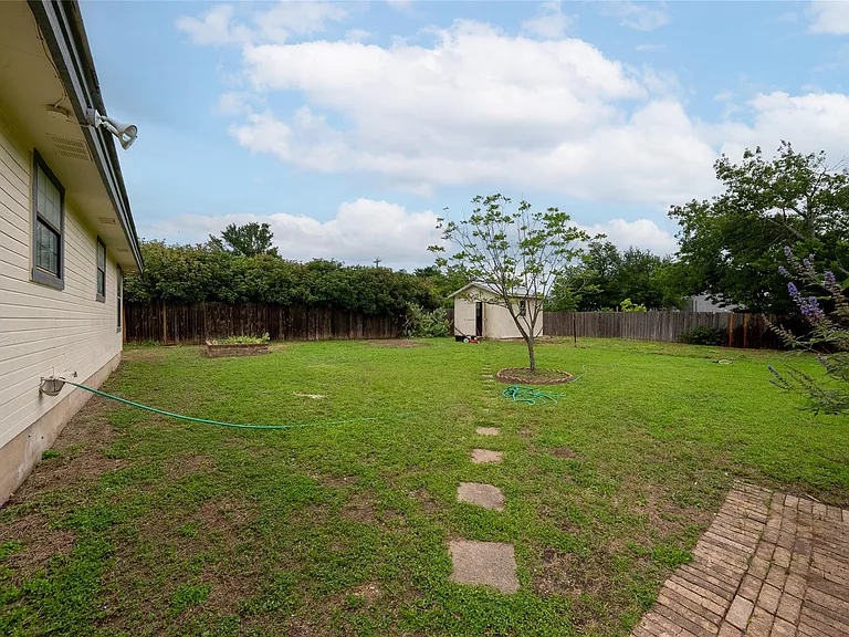 1702 Ireland Dr — Photo 28