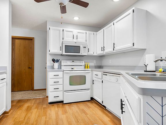 4th image of 4112 Split Leaf Dr #0