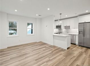 71 W Main St #2B, Oyster Bay, NY 11771