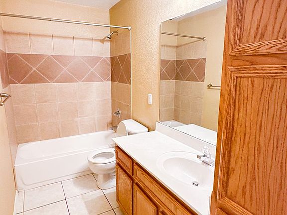 4th image of 1903 Elms Run Ct APT A