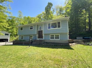 638 Hortontown Rd, Hopewell Junction, NY 12533