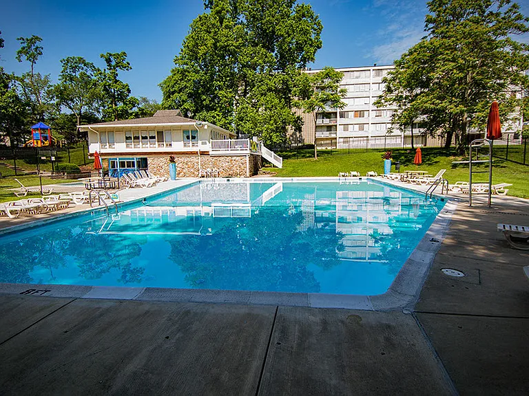Heritage Park Apartments Pool 6