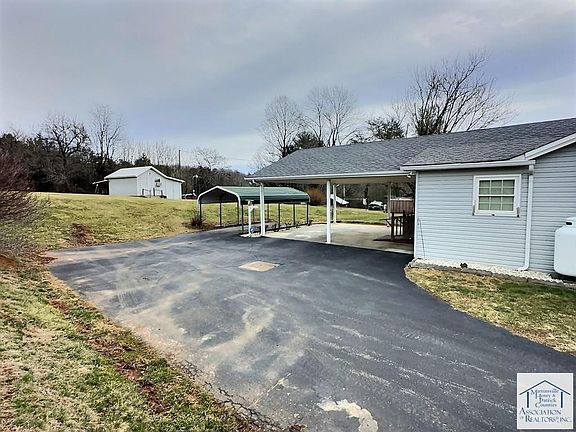 4th image of 72 Boxwood Ln