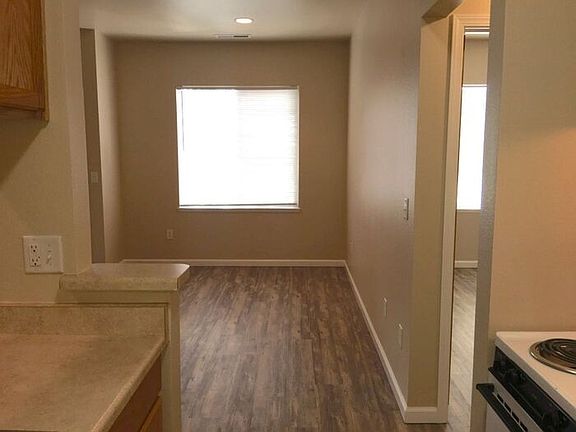 5th image of 181 Hillcrest Dr APT F