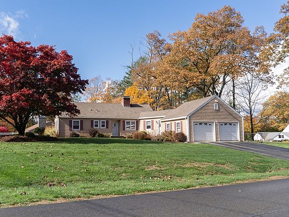3rd image of 1 Leslie Ln