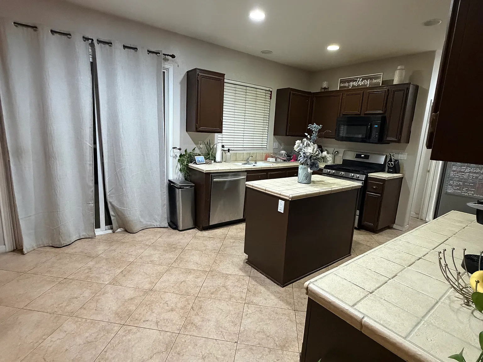 3 bed, 2.5 bath, 1795 sqft, $2,700 — Photo 4