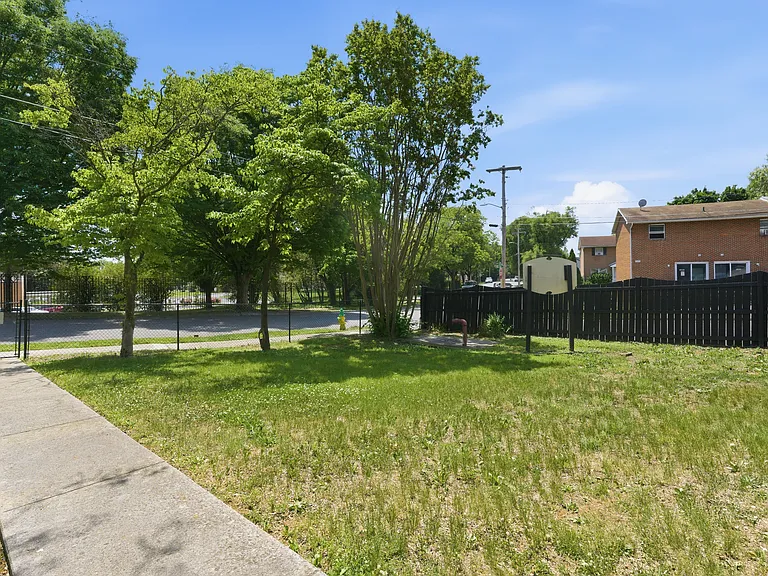 1725 Henry Ave #101 — Photo 18
